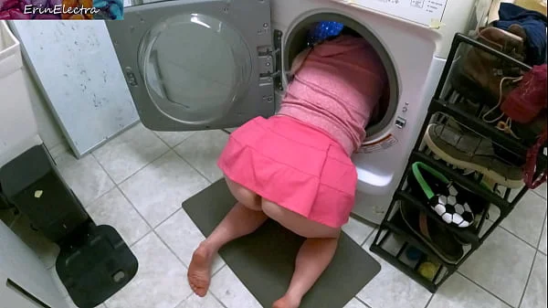 Stepmom stuck in the washing machine takes it in both holes to keep it a secret