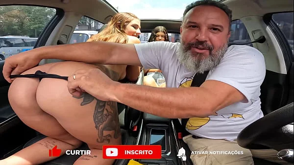 Estreante entra na carona fica pelada e resolve fazer um filme pornô