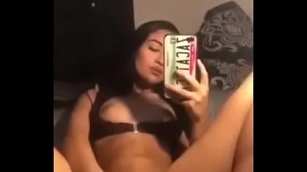 Girl makes video fingering Herself in mirror