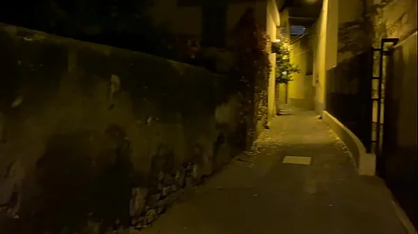 Dans une ruelle de Nice, Il me prend et me rempli ma chatte, après le cinema !