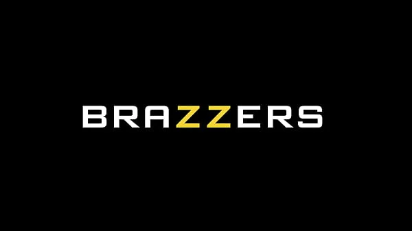 Sneaky Anal Massage - Jennifer Exxotic / Brazzers  / stream full from www.zzfull.com/claims